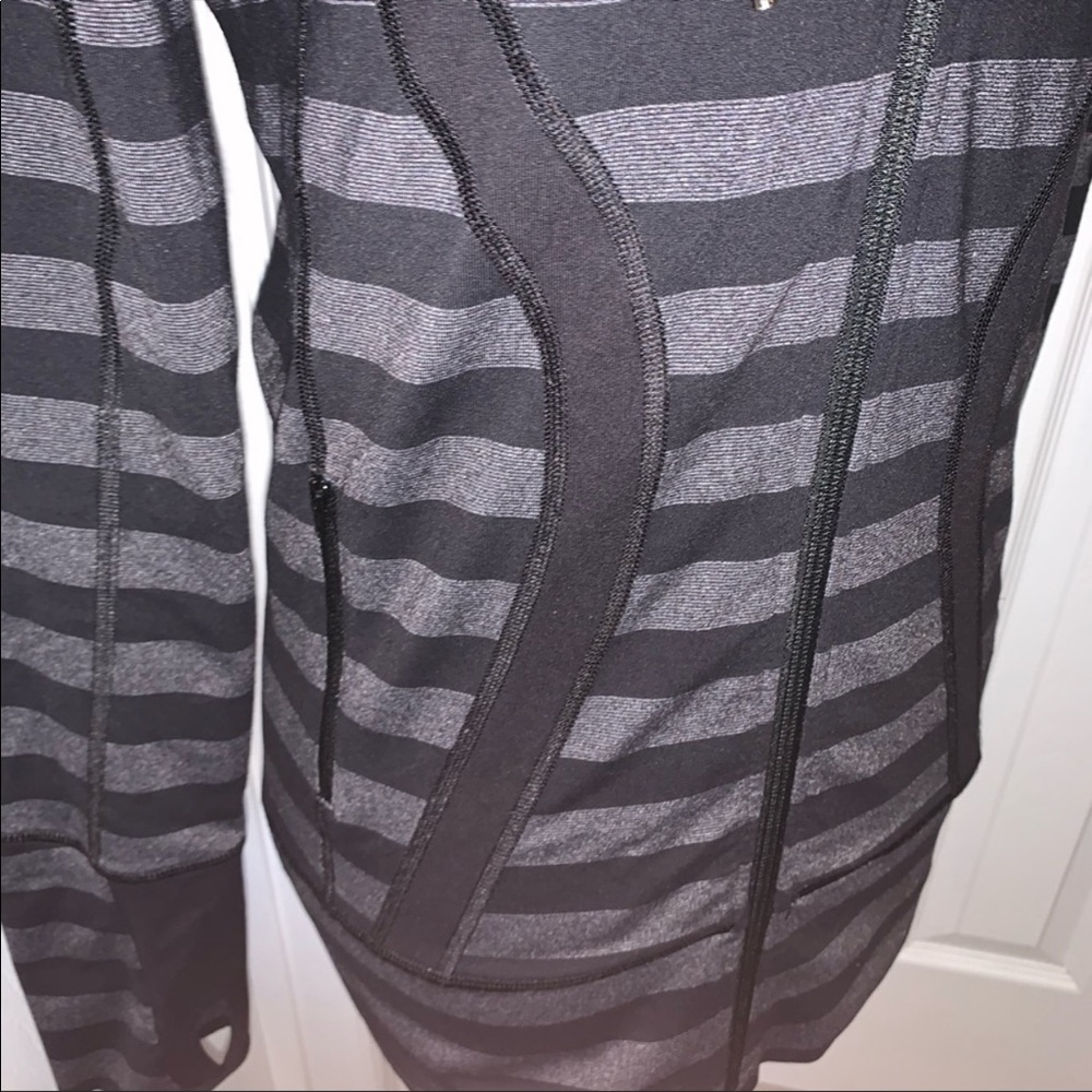 Lululemon gray black macro striped stride jacket 6 - Picture 7 of 8